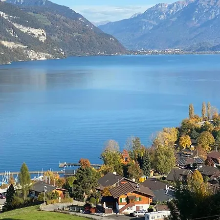 Herrlicher Blick Auf Berge Und アパート