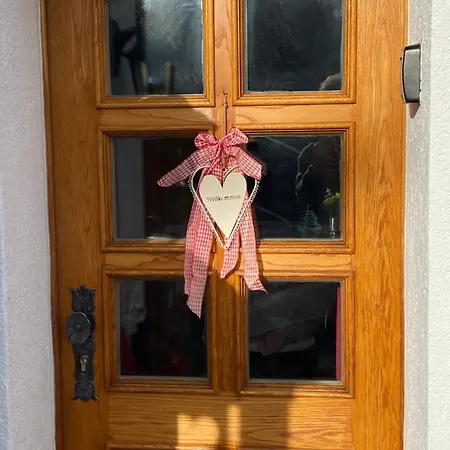 Herrlicher Blick Auf Berge Und アパート ファウレンゼー